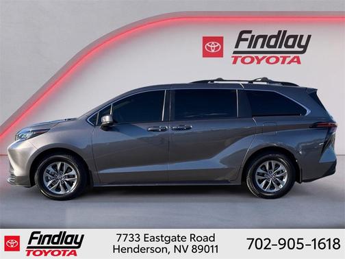 2022 Toyota Sienna LE