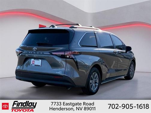 2022 Toyota Sienna LE