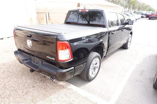 Diamond Black Crystal Pearlcoat 2022 RAM 1500 Big Horn/Lone Star
