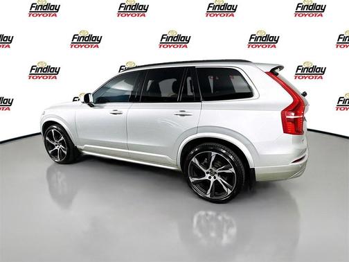 2022 Volvo XC90 T5 Momentum
