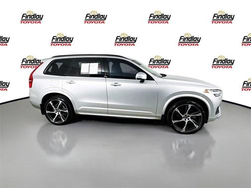 2022 Volvo XC90 T5 Momentum