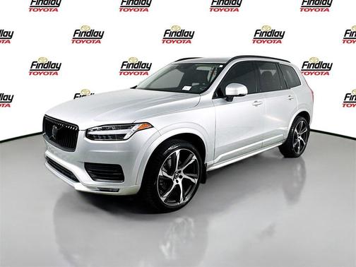 2022 Volvo XC90 T5 Momentum