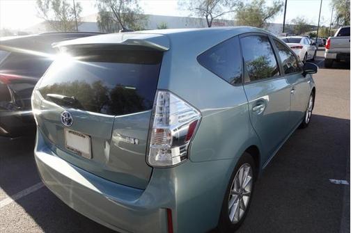 2014 Toyota Prius v Five