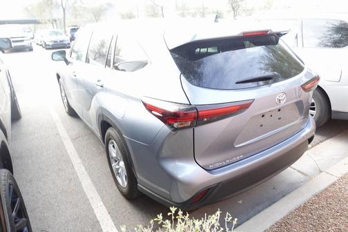 2024 Toyota Highlander LE