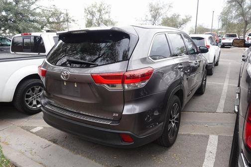 2017 Toyota Highlander SE