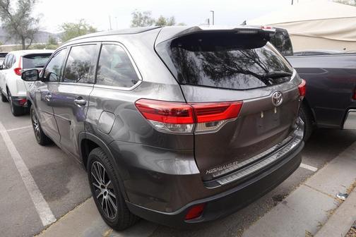 2017 Toyota Highlander SE