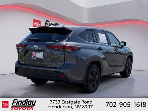 Magnetic Gray Metallic 2025 Toyota Highlander LE