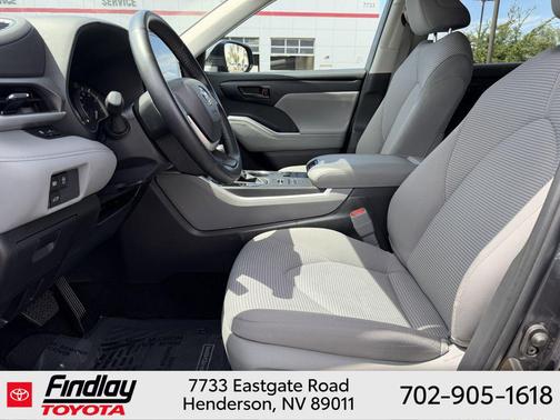 Magnetic Gray Metallic 2025 Toyota Highlander LE