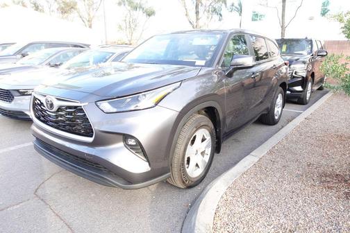 Magnetic Gray Metallic 2025 Toyota Highlander LE