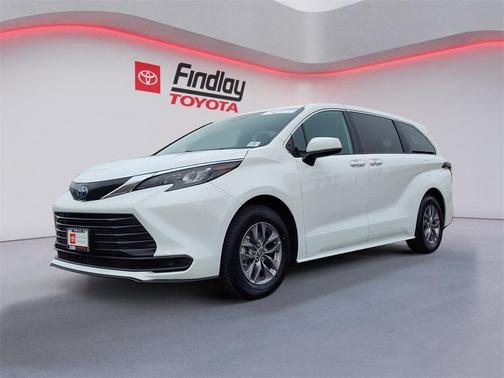 2025 Toyota Sienna LE