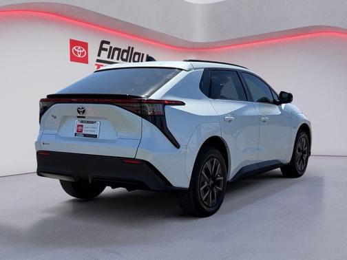 Wind Chill Pearl 2026 Toyota bZ XLE