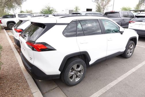 Ice Cap 2024 Toyota RAV4 XLE