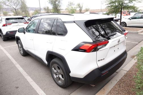 Ice Cap 2024 Toyota RAV4 XLE
