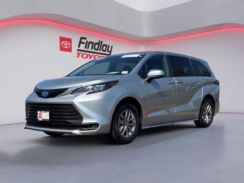 Celestial Silver Metallic 2025 Toyota Sienna LE