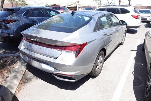 Shimmering Silver Pearl 2021 Hyundai ELANTRA SE