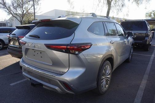 2024 Toyota Highlander Platinum