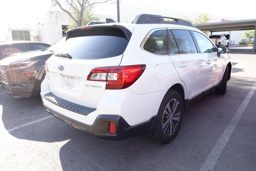 Crystal White Pearl 2018 Subaru Outback 2.5i Limited