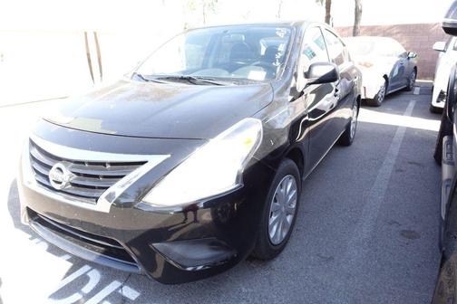 Super Black 2015 Nissan Versa 1.6 S+