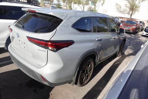 2023 Toyota Highlander Hybrid XLE