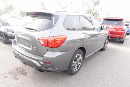 2017 Nissan Pathfinder SV