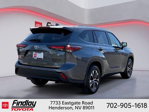 Magnetic Gray Metallic 2025 Toyota Highlander XLE