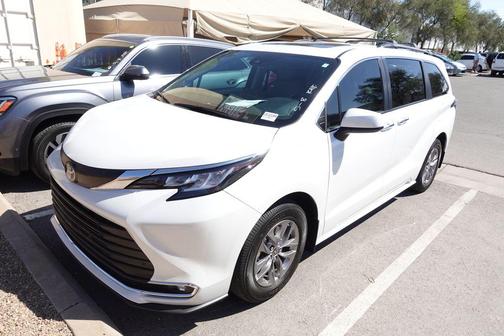 Wind Chill Pearl 2023 Toyota Sienna XLE