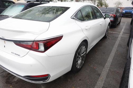 2019 Lexus ES 300h Luxury