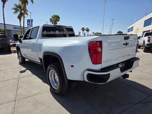 Polar White Tricoat 2026 Chevrolet Silverado 3500 High Country
