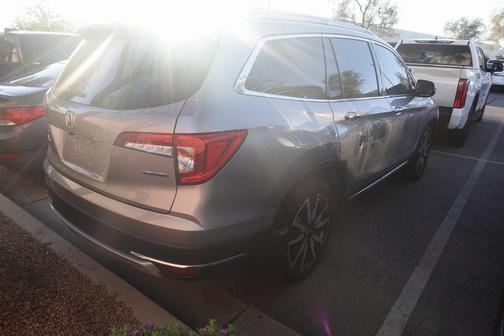 2022 Honda Pilot Touring 8-Passenger
