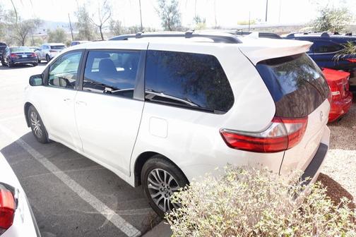 2020 Toyota Sienna XLE