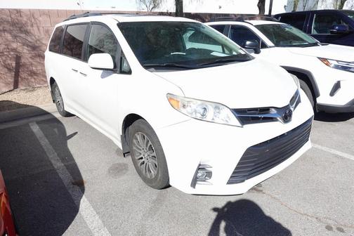 2020 Toyota Sienna XLE
