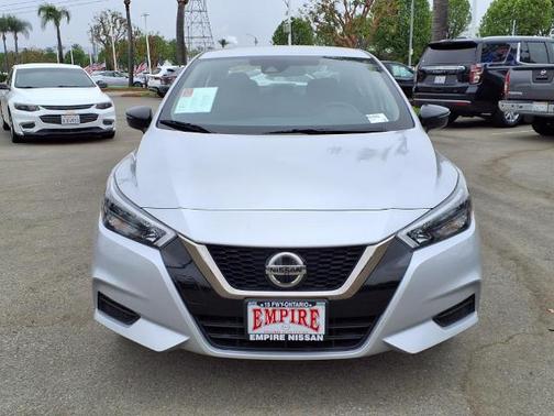2022 Nissan Versa 1.6 SR