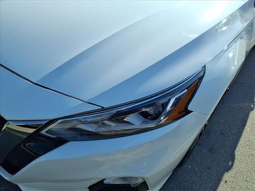 White 2022 Nissan Altima 2.5 SR