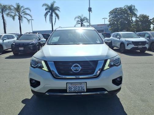 Pearl White 2018 Nissan Pathfinder Platinum