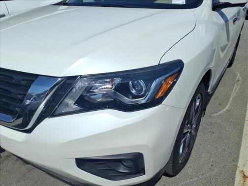 Pearl White 2018 Nissan Pathfinder Platinum