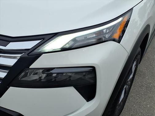 Glacier White 2024 Nissan Rogue S
