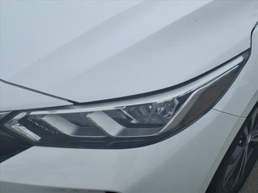 Cloud White 2022 Nissan Sentra SV