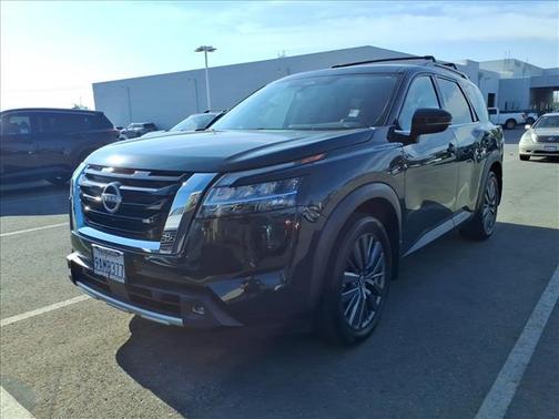 Green 2 Tone 2022 Nissan Pathfinder SL