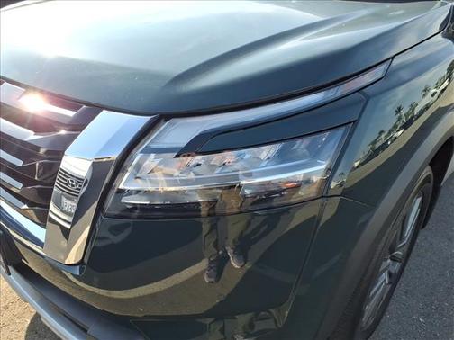 Green 2 Tone 2022 Nissan Pathfinder SL