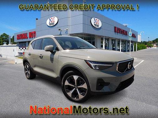 Green 2024 Volvo XC40 Plus Bright Theme