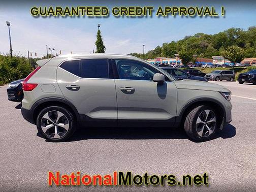Green 2024 Volvo XC40 Plus Bright Theme