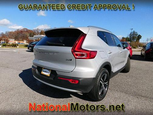 2025 Volvo XC40 Core Bright Theme