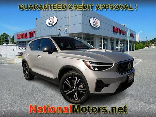 2025 Volvo XC40 Core Bright Theme