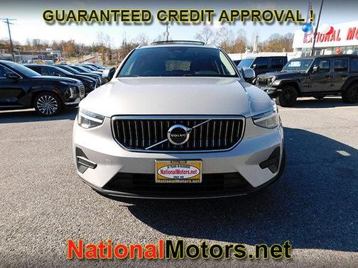 2025 Volvo XC40 Core Bright Theme