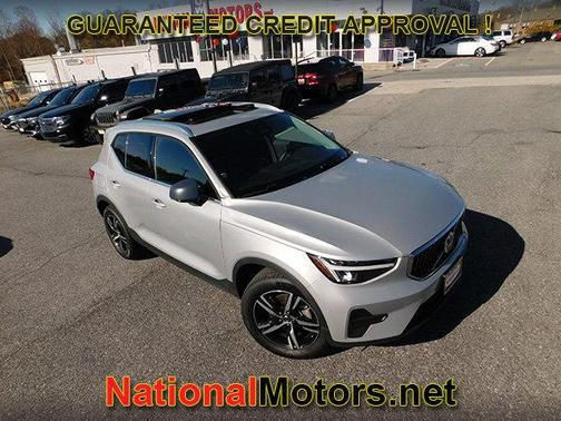 2025 Volvo XC40 Core Bright Theme