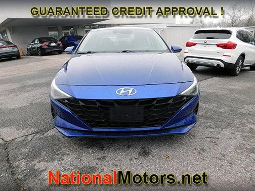 2022 Hyundai ELANTRA SE