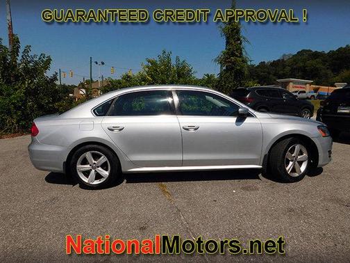 2015 Volkswagen Passat 1.8T Auto SE w/Sunroof & Nav