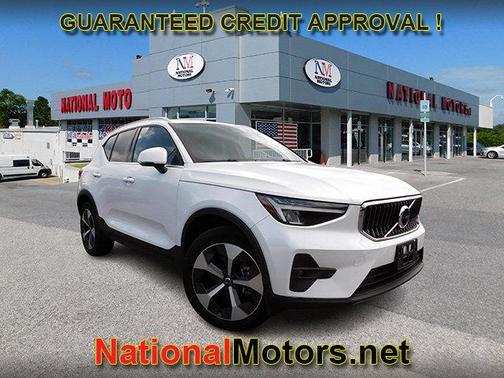 2023 Volvo XC40 Plus Bright Theme
