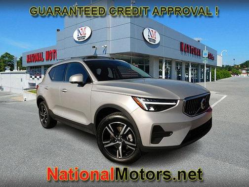 2025 Volvo XC40 Core Bright Theme