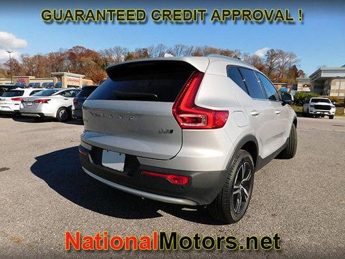 2025 Volvo XC40 Core Bright Theme